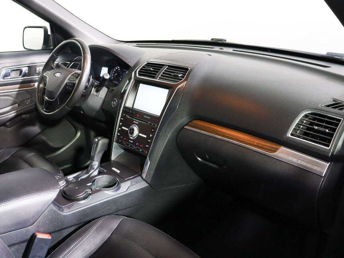 Купить Ford Explorer с пробегом. Фото: #6