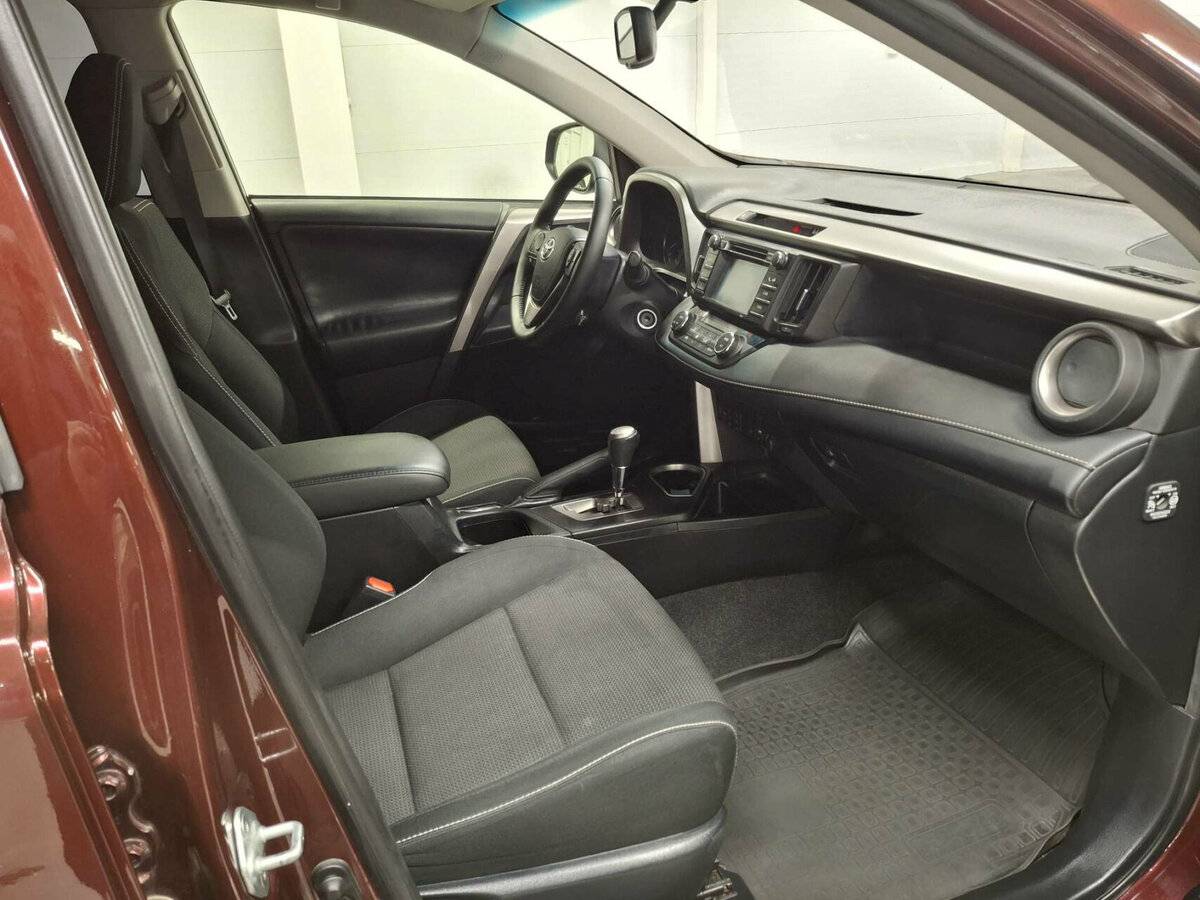 Купить Toyota RAV4 с пробегом. Фото: #9