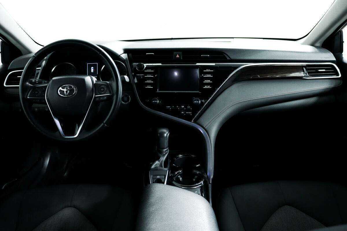 Купить Toyota Camry с пробегом. Фото: #9
