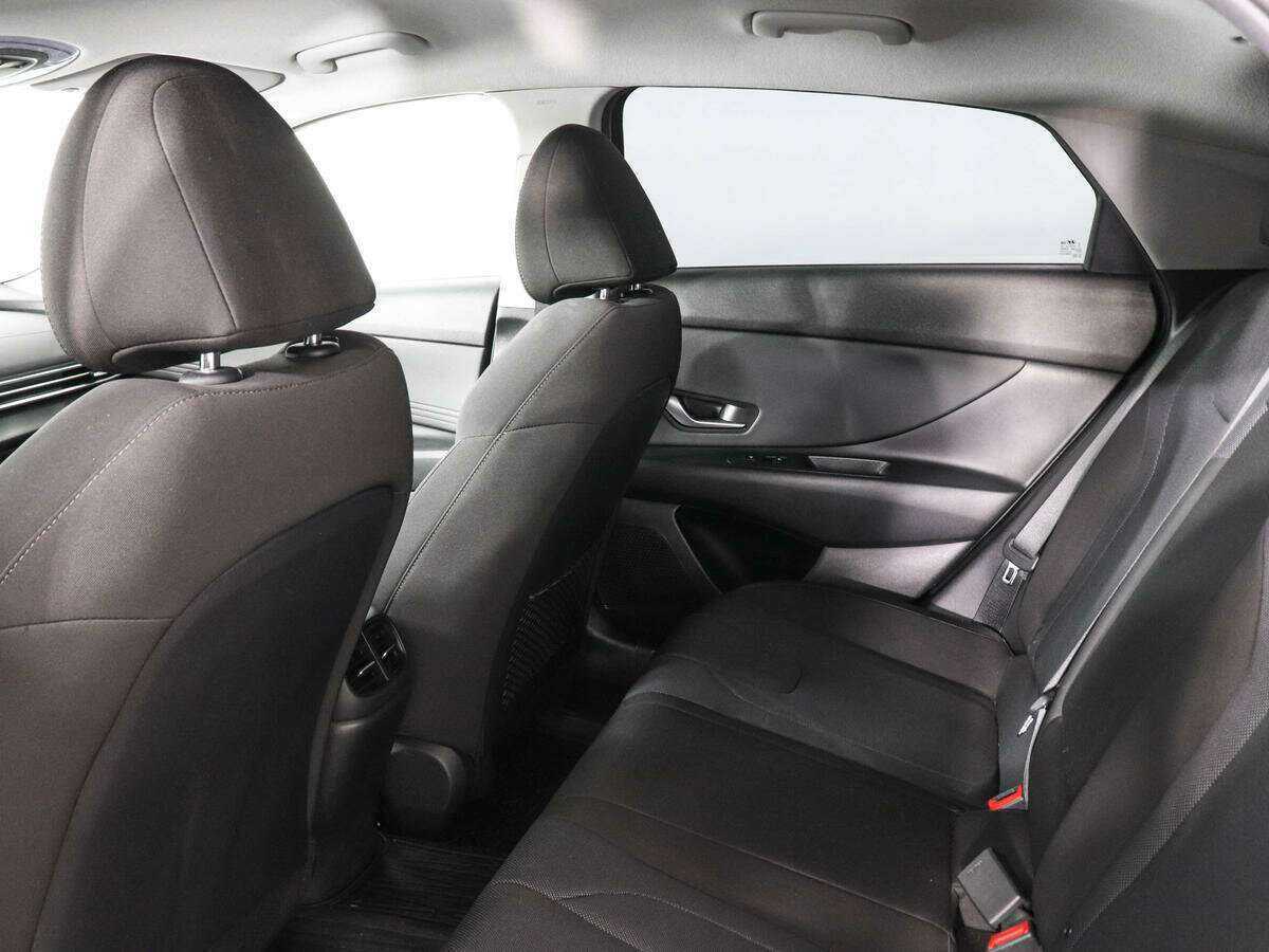 Купить Hyundai Elantra с пробегом. Фото: #12