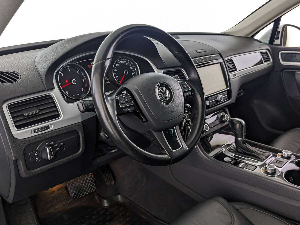 Купить Volkswagen Touareg с пробегом. Фото: #14