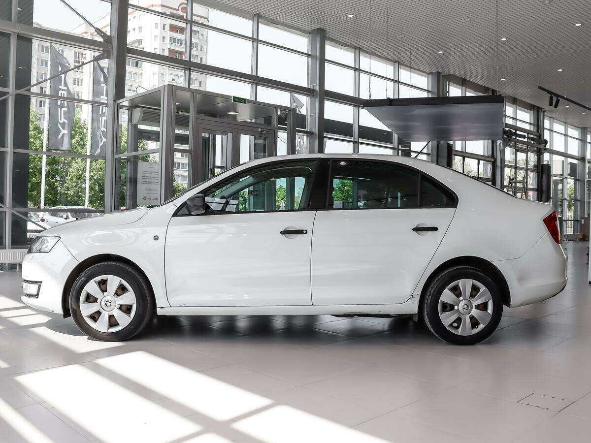 Купить Skoda Rapid с пробегом. Фото: #2