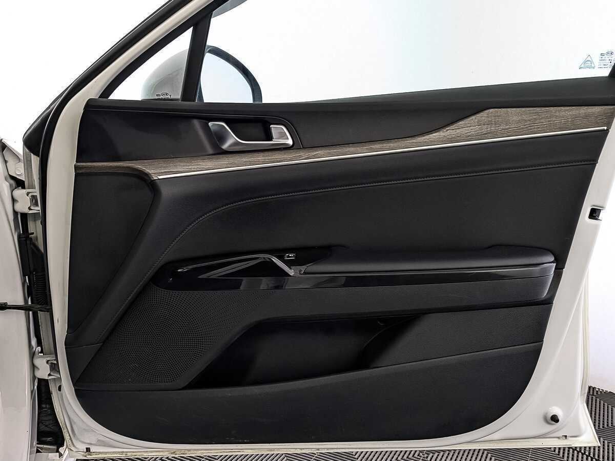 Купить Kia K5 с пробегом. Фото: #24