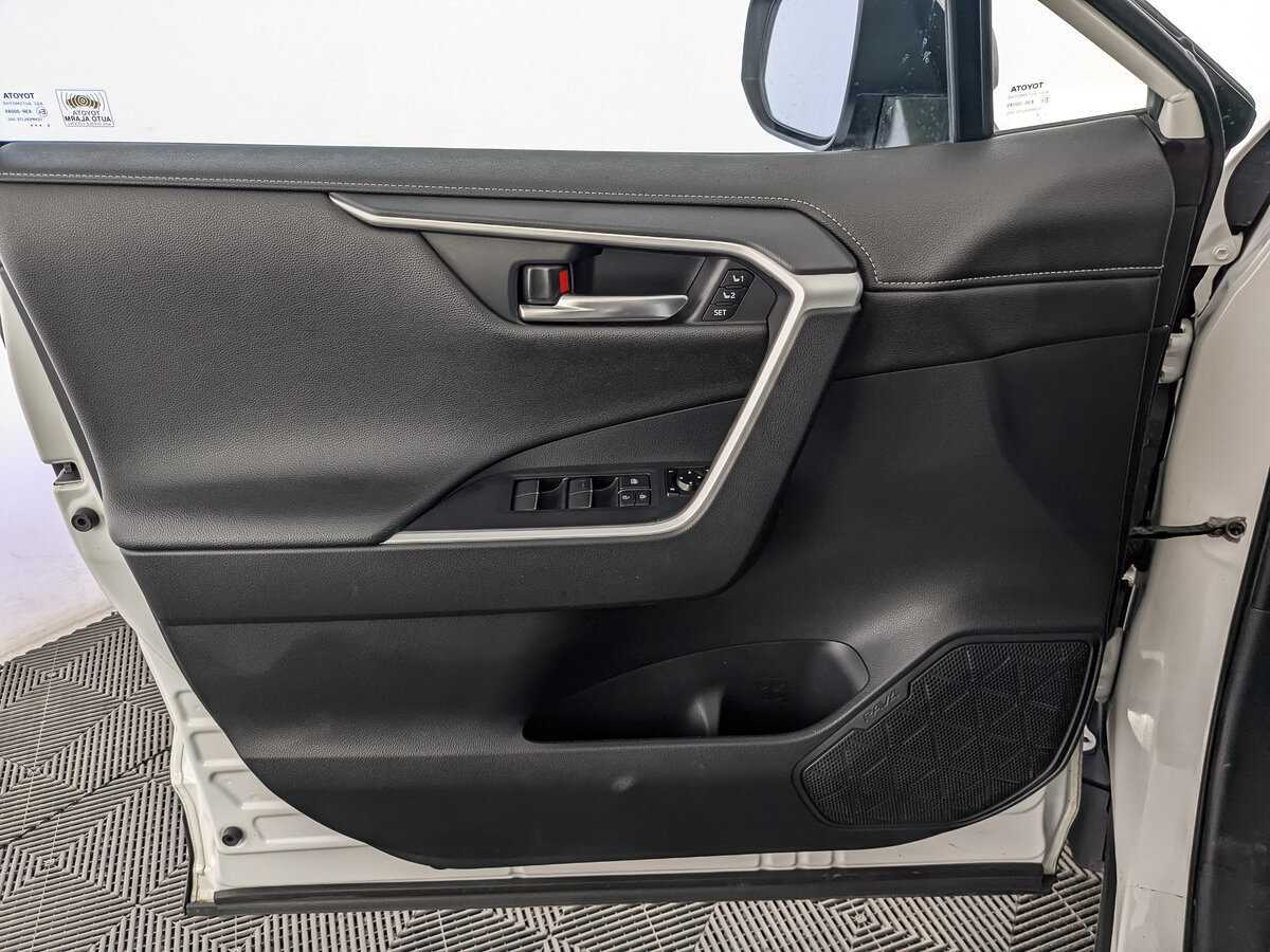 Купить Toyota RAV4 с пробегом. Фото: #18