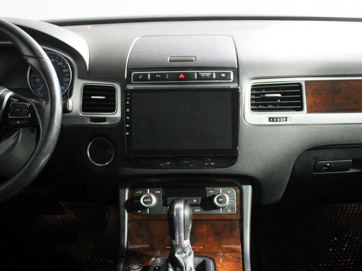 Купить Volkswagen Touareg с пробегом. Фото: #9