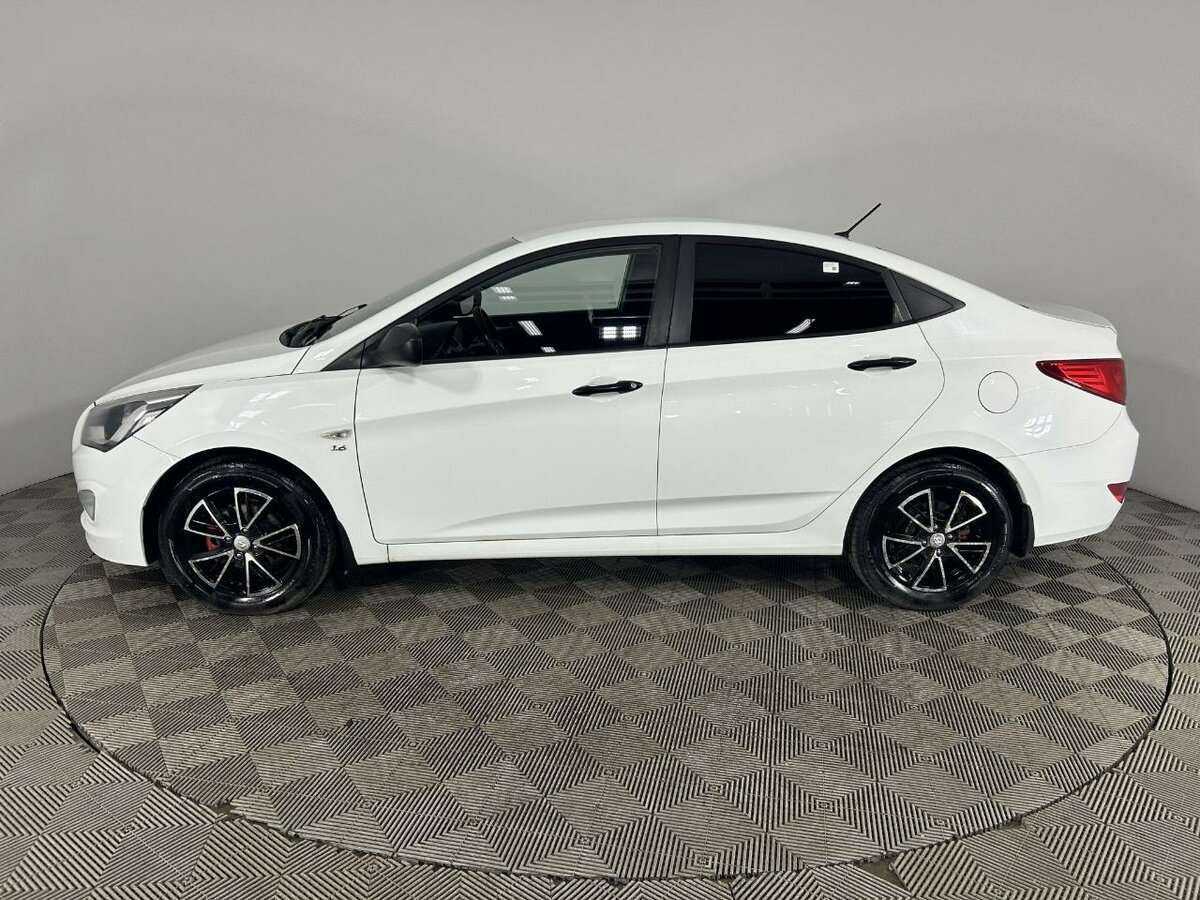 Купить Hyundai Solaris с пробегом. Фото: #4