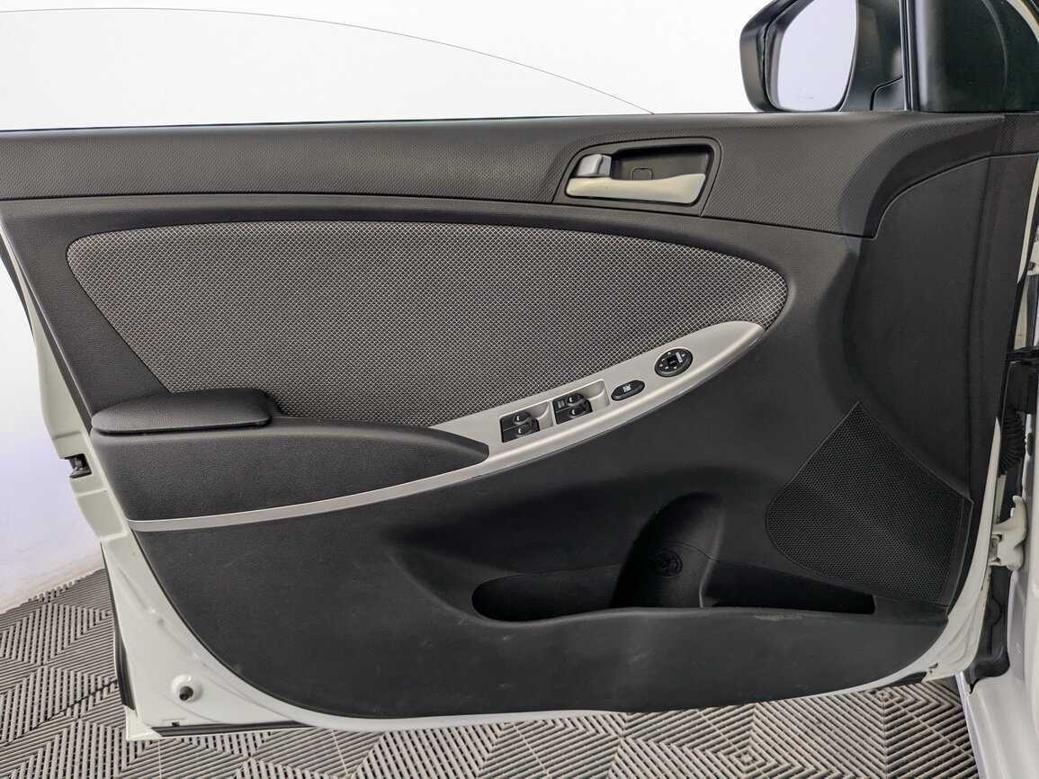Купить Hyundai Solaris с пробегом. Фото: #15