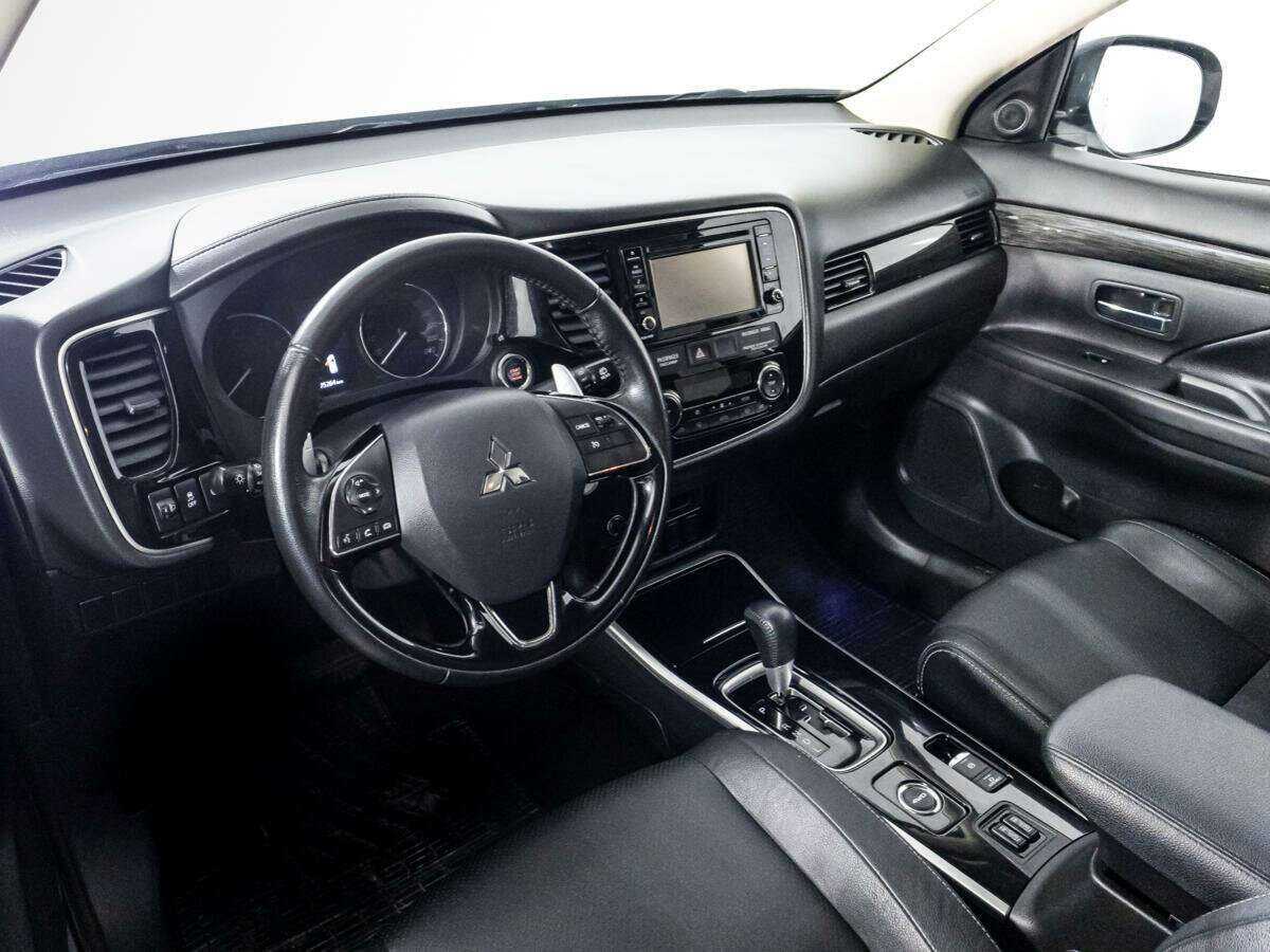 Купить Mitsubishi Outlander с пробегом. Фото: #10