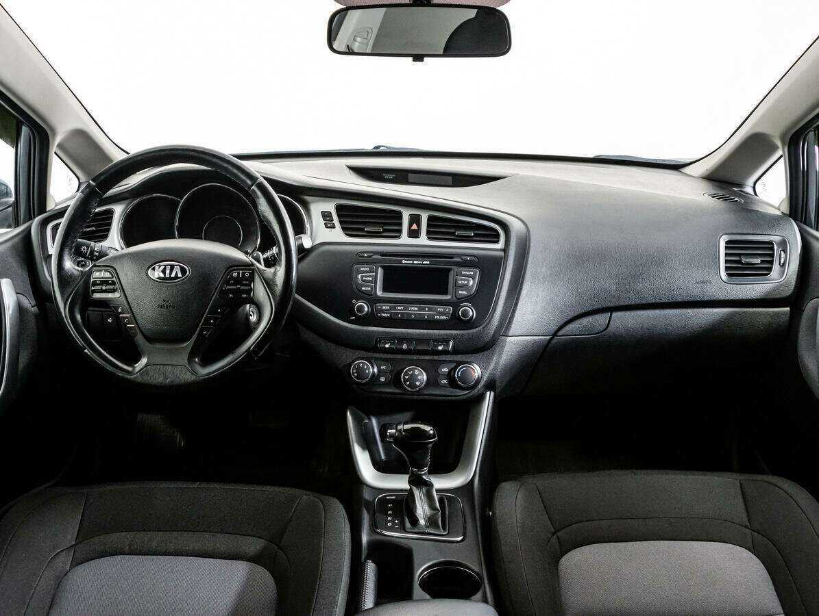 Купить Kia Ceed с пробегом. Фото: #9