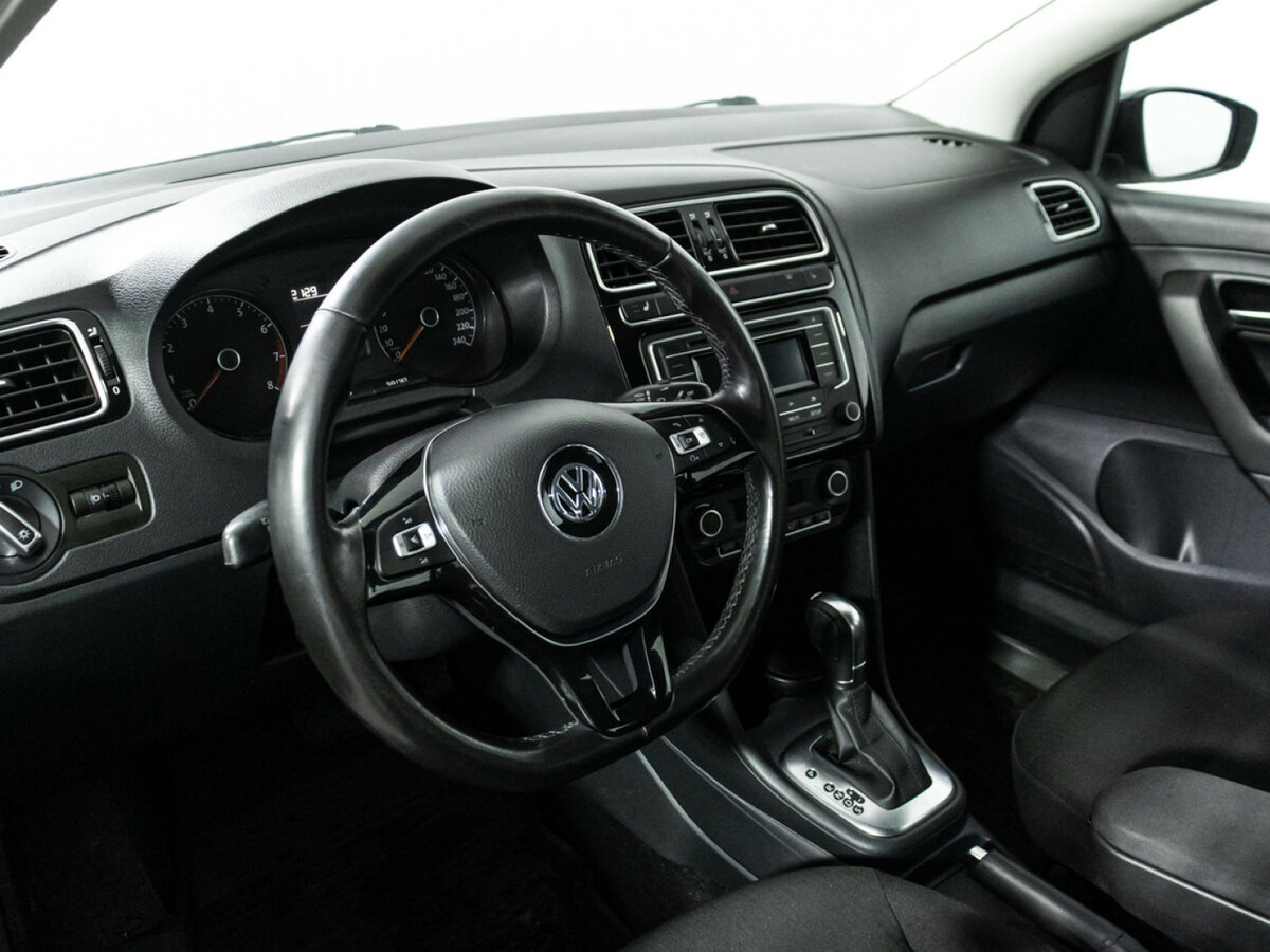 Купить Volkswagen Polo с пробегом. Фото: #10