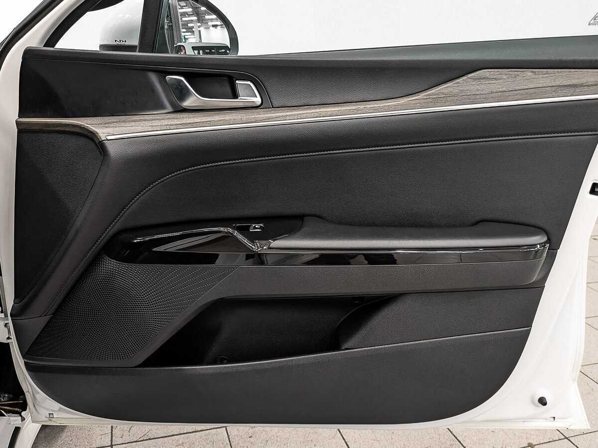 Купить Kia K5 с пробегом. Фото: #22