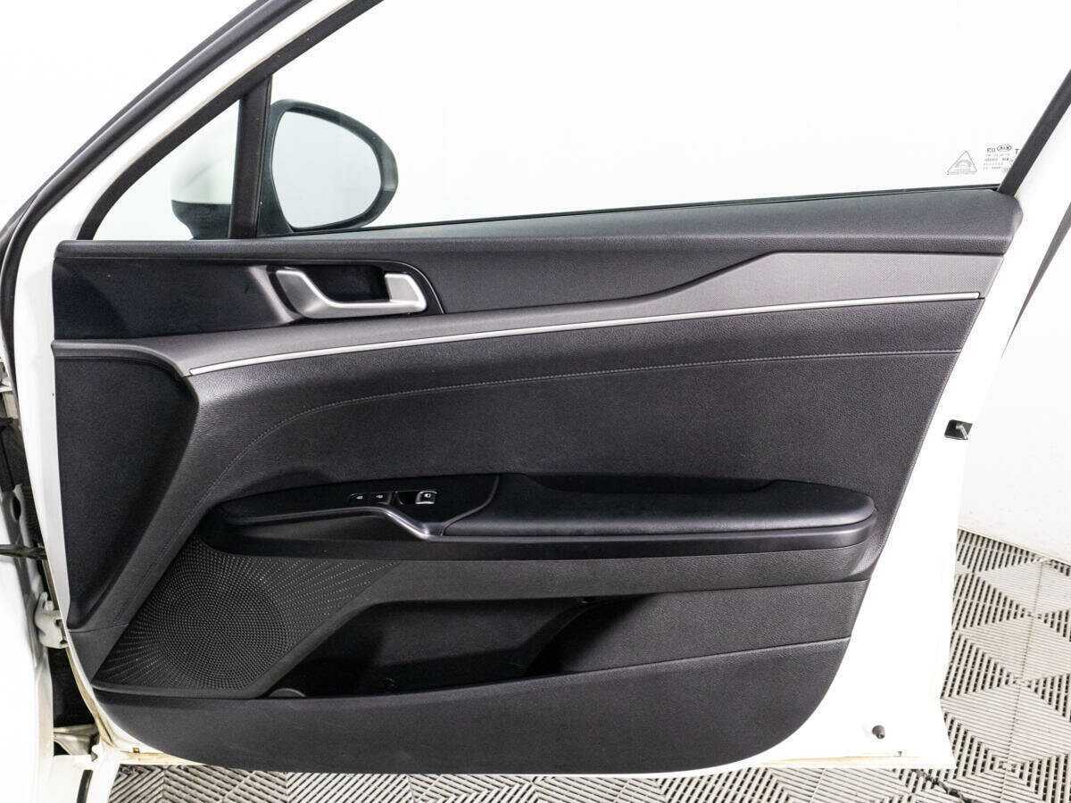 Купить Kia K5 с пробегом. Фото: #23