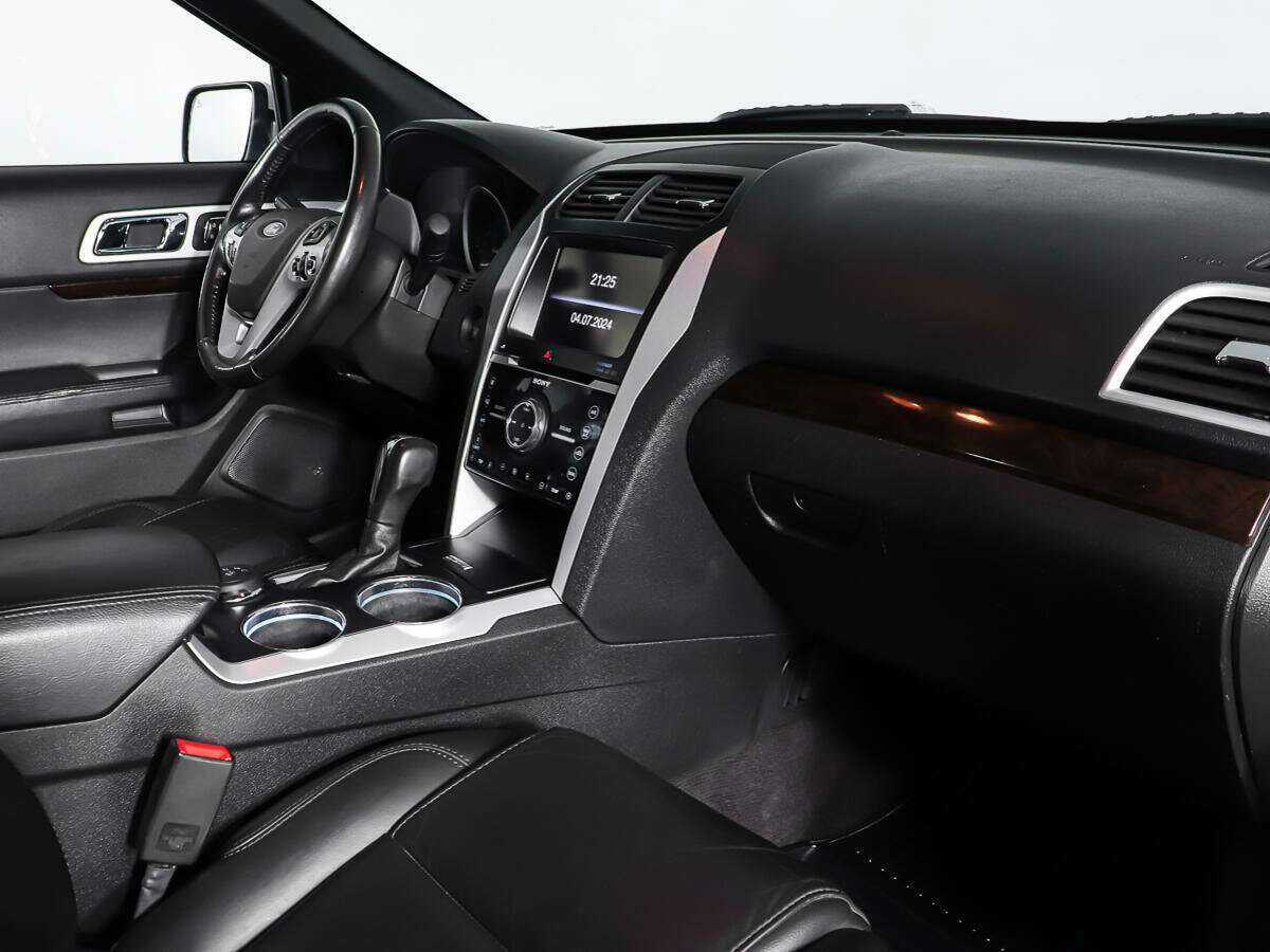 Купить Ford Explorer с пробегом. Фото: #8