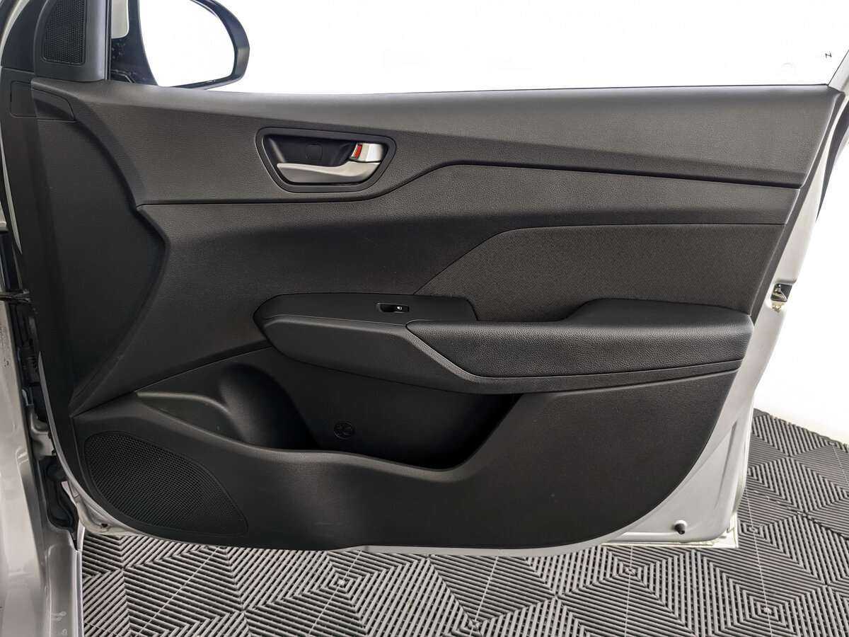 Купить Hyundai Solaris с пробегом. Фото: #20