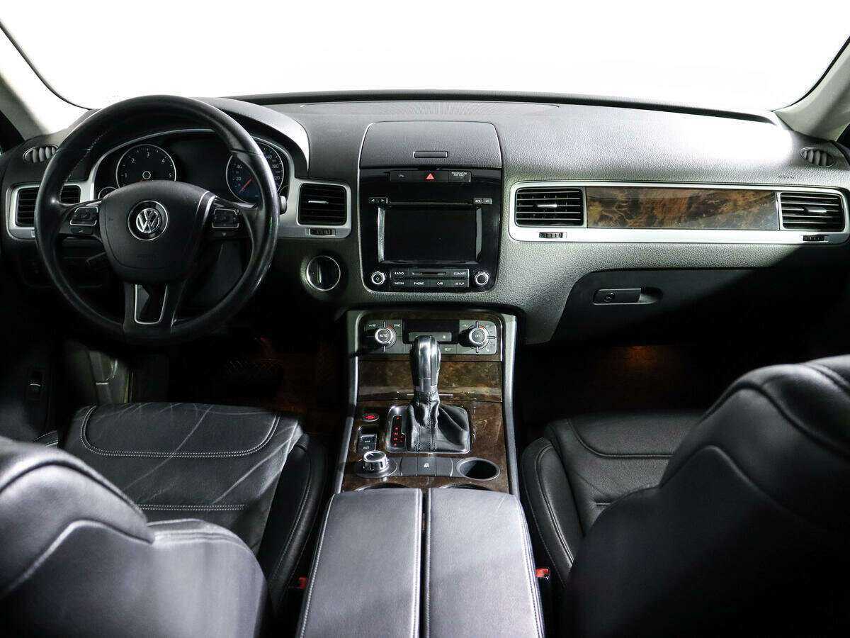 Купить Volkswagen Touareg с пробегом. Фото: #11