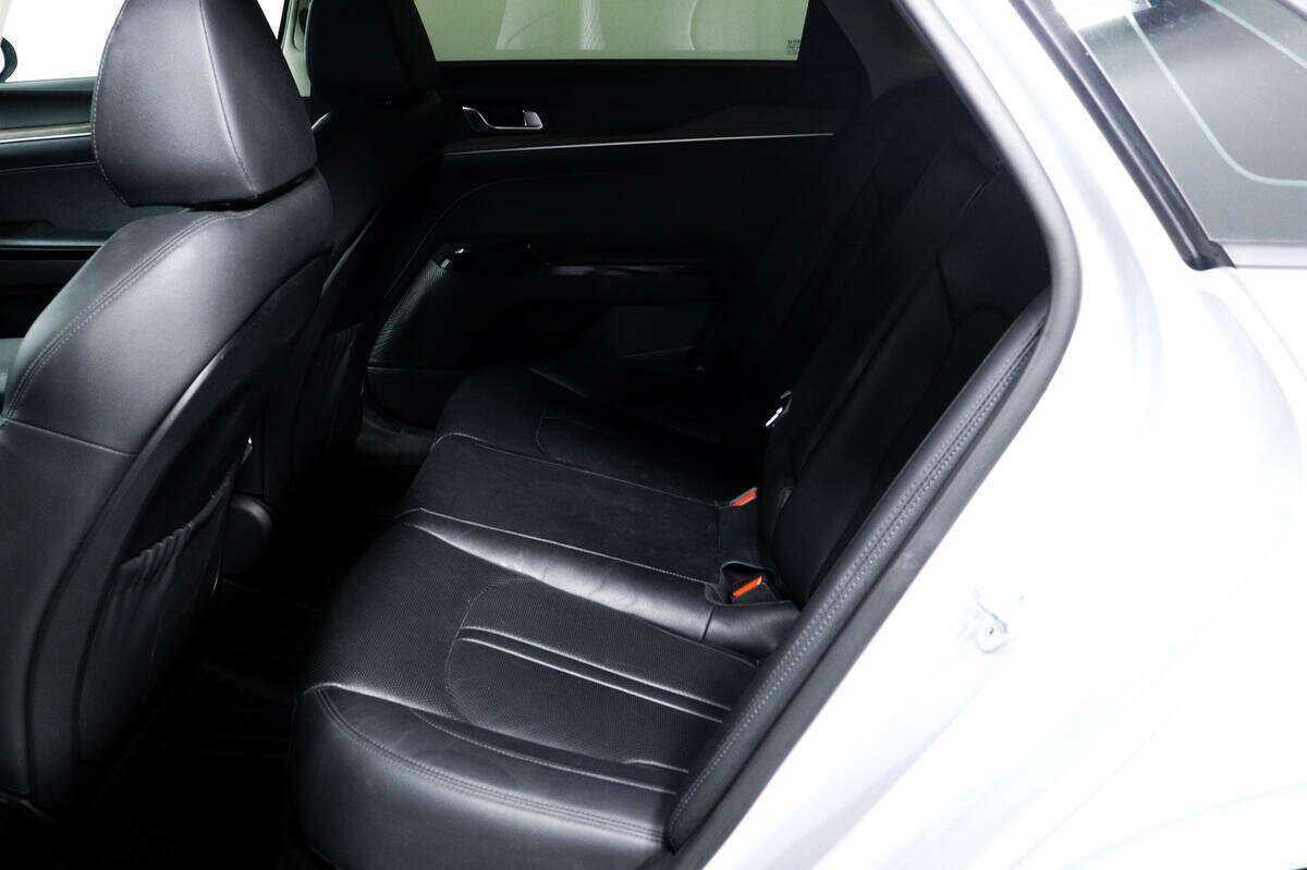 Купить Kia K5 с пробегом. Фото: #11