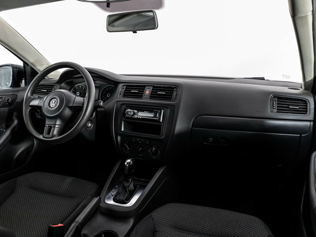 Купить Volkswagen Jetta с пробегом. Фото: #6