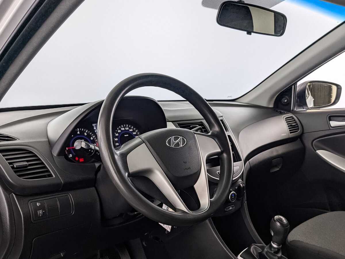 Купить Hyundai Solaris с пробегом. Фото: #10