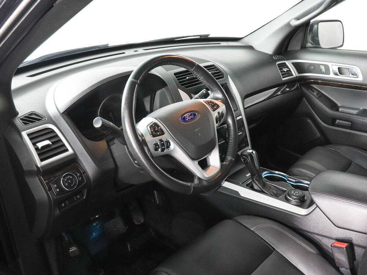 Купить Ford Explorer с пробегом. Фото: #4
