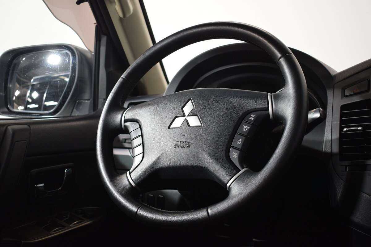 Купить Mitsubishi Pajero с пробегом. Фото: #14