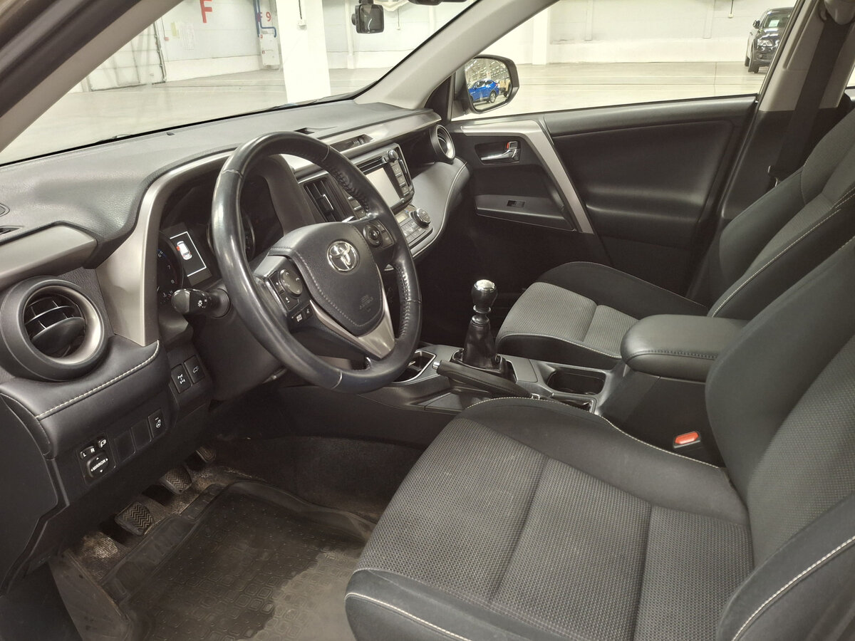 Купить Toyota RAV4 с пробегом. Фото: #14