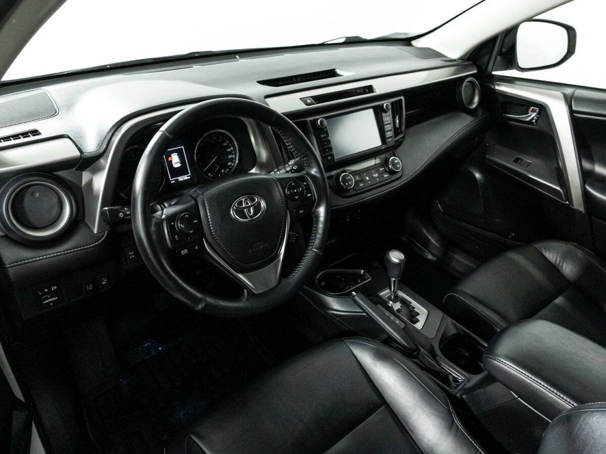 Купить Toyota RAV4 с пробегом. Фото: #8