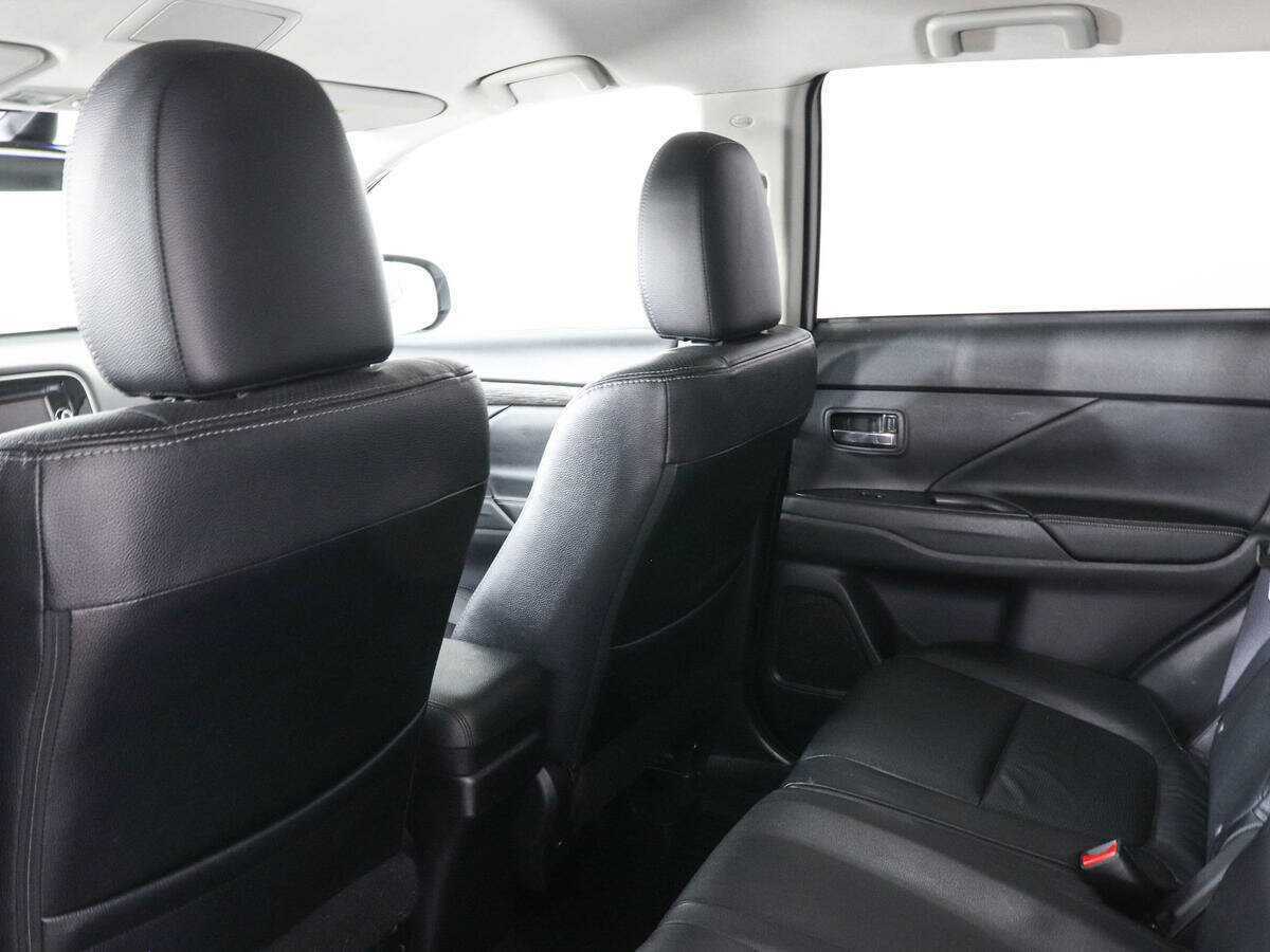 Купить Mitsubishi Outlander с пробегом. Фото: #11