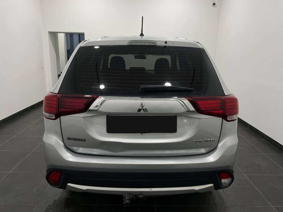 Купить Mitsubishi Outlander с пробегом. Фото: #3