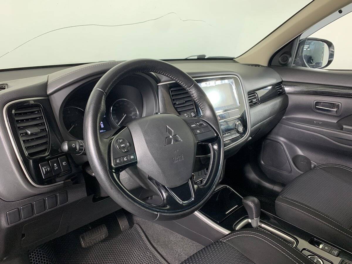 Купить Mitsubishi Outlander с пробегом. Фото: #10