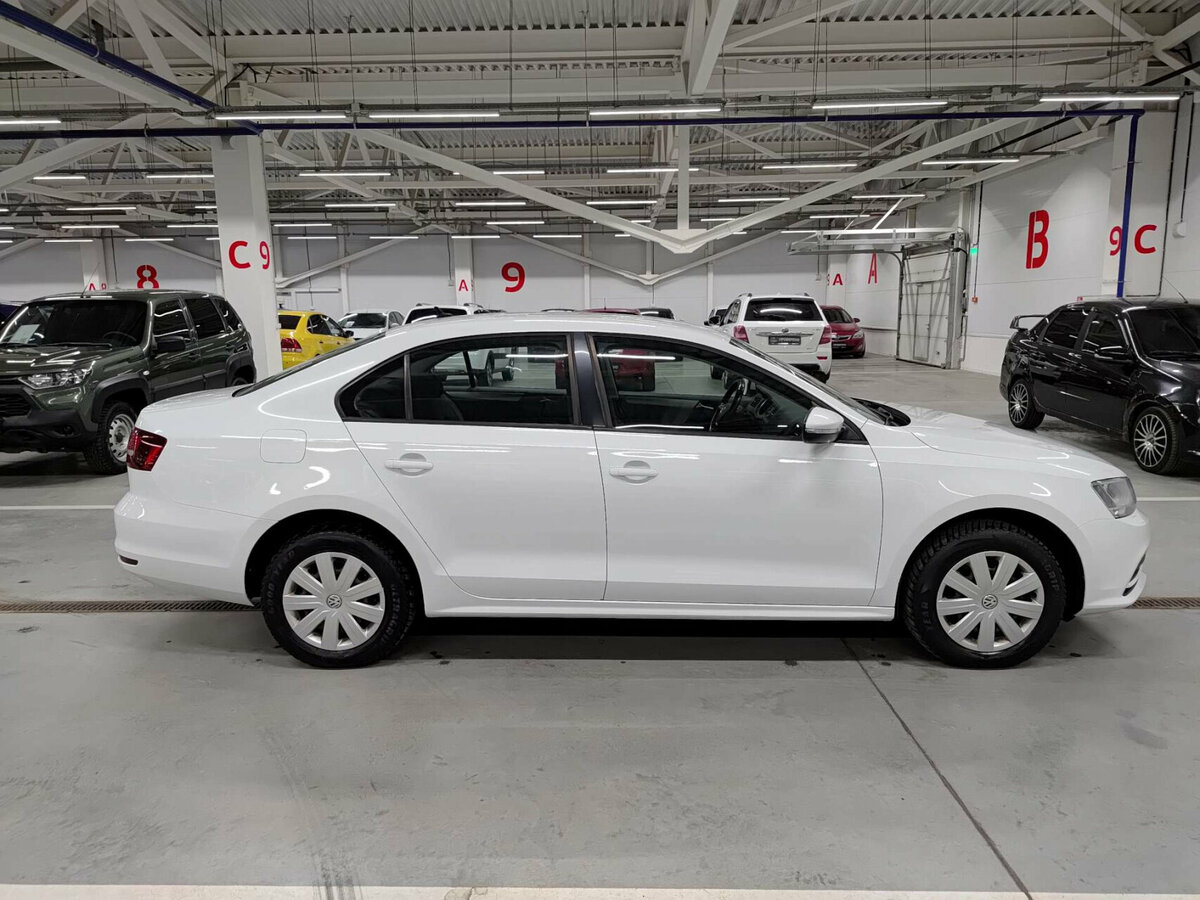 Купить Volkswagen Jetta с пробегом. Фото: #3