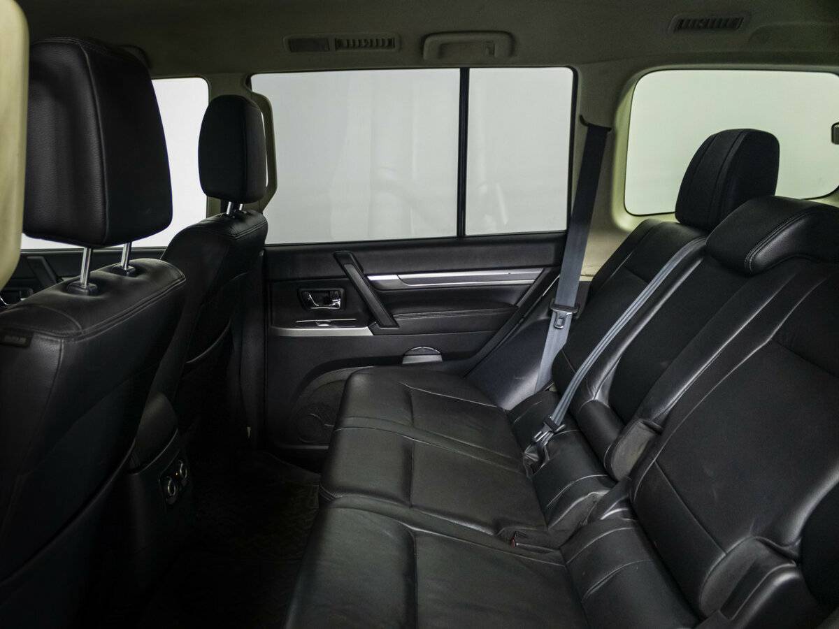 Купить Mitsubishi Pajero с пробегом. Фото: #10