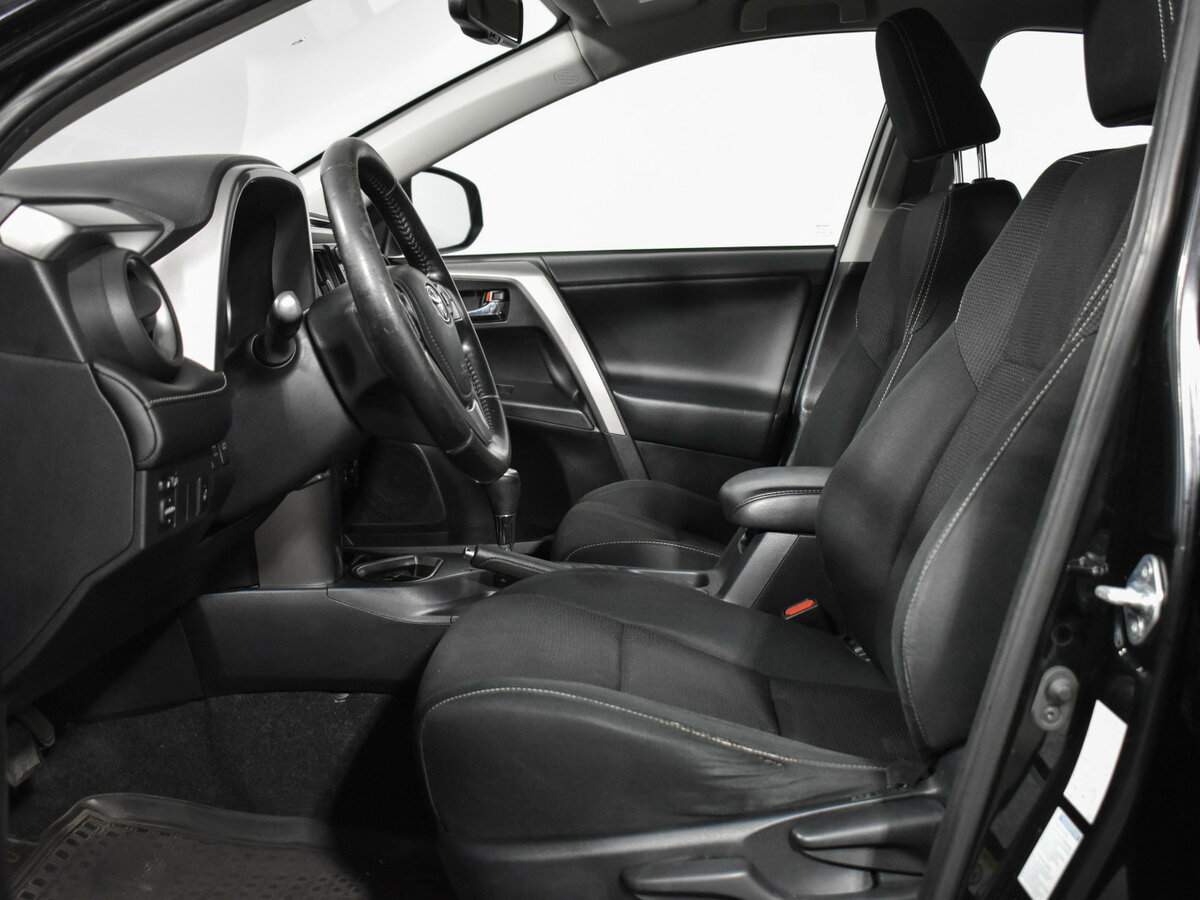 Купить Toyota RAV4 с пробегом. Фото: #8