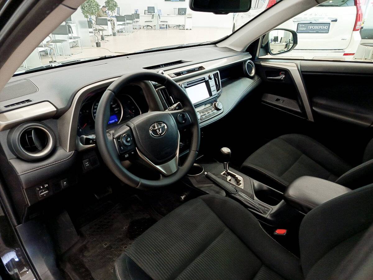 Купить Toyota RAV4 с пробегом. Фото: #15