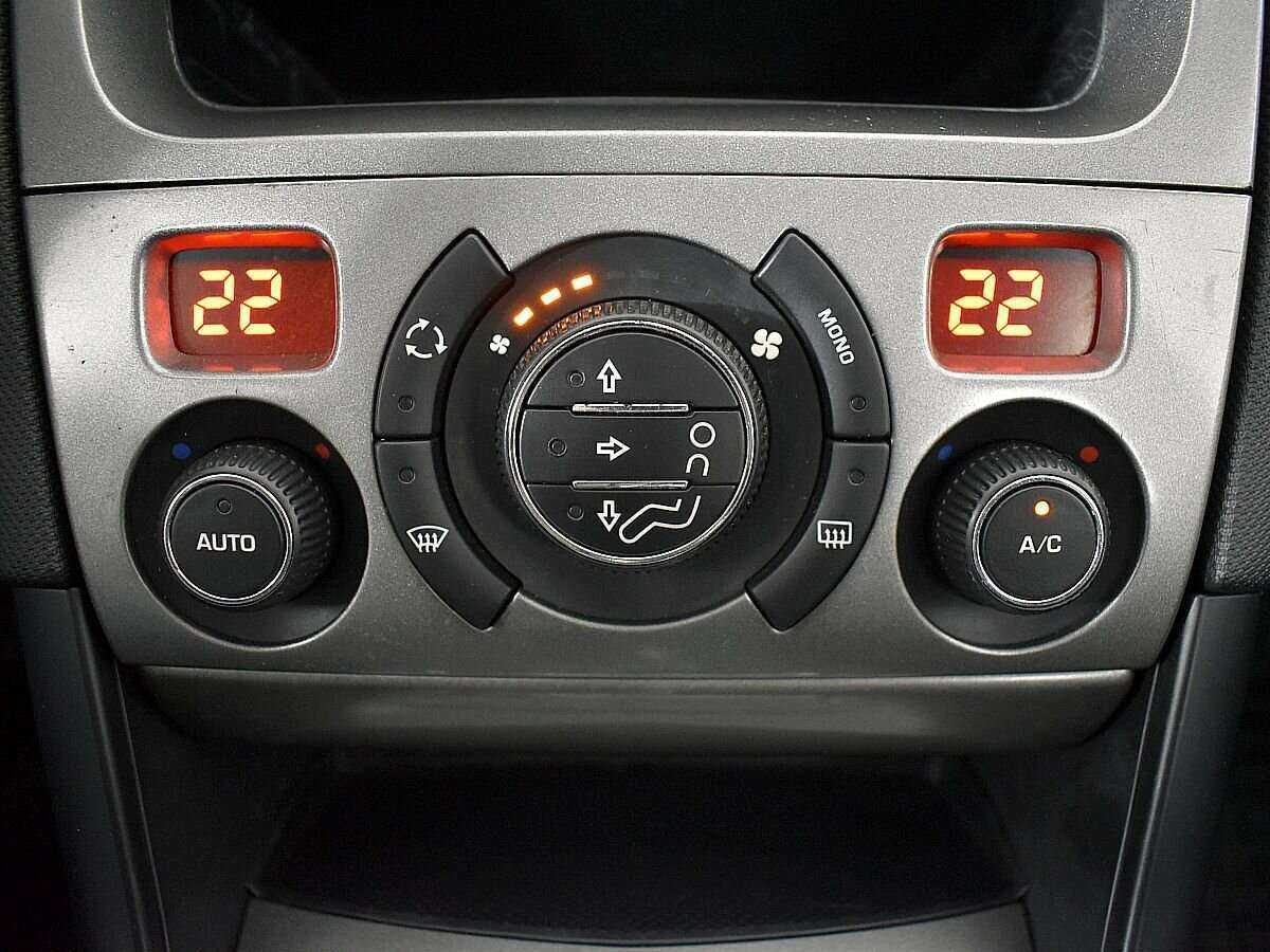 Купить Peugeot 408 с пробегом. Фото: #13