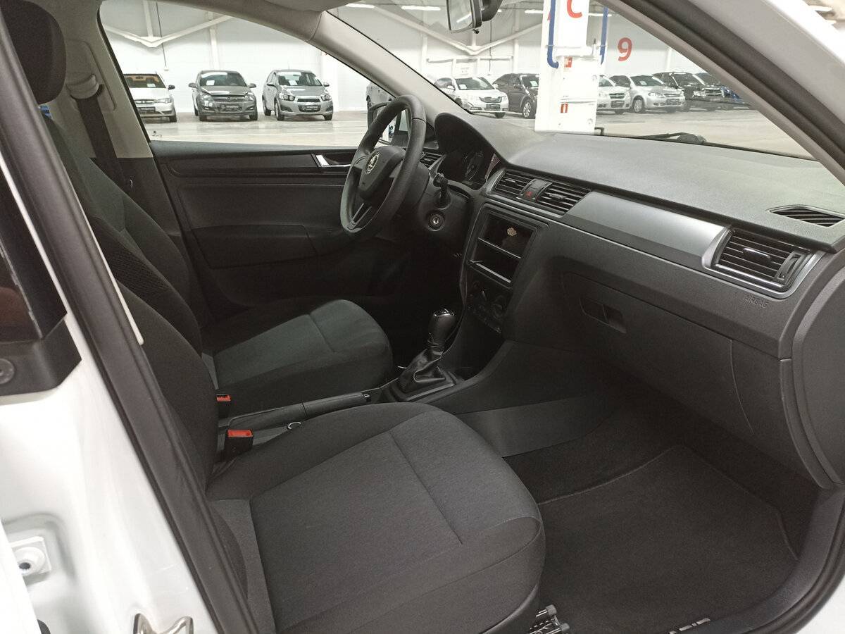 Купить Skoda Rapid с пробегом. Фото: #10