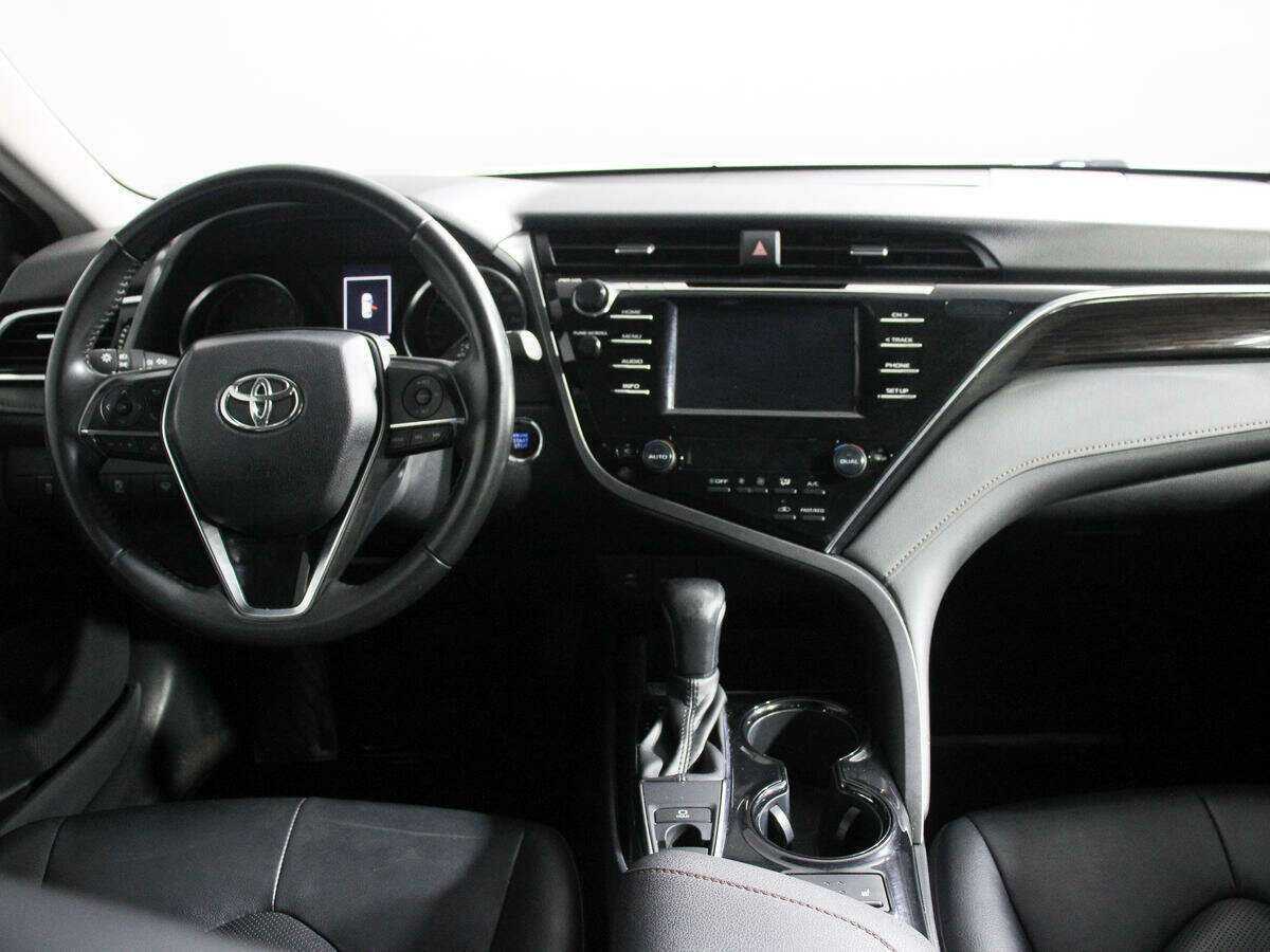 Купить Toyota Camry с пробегом. Фото: #11