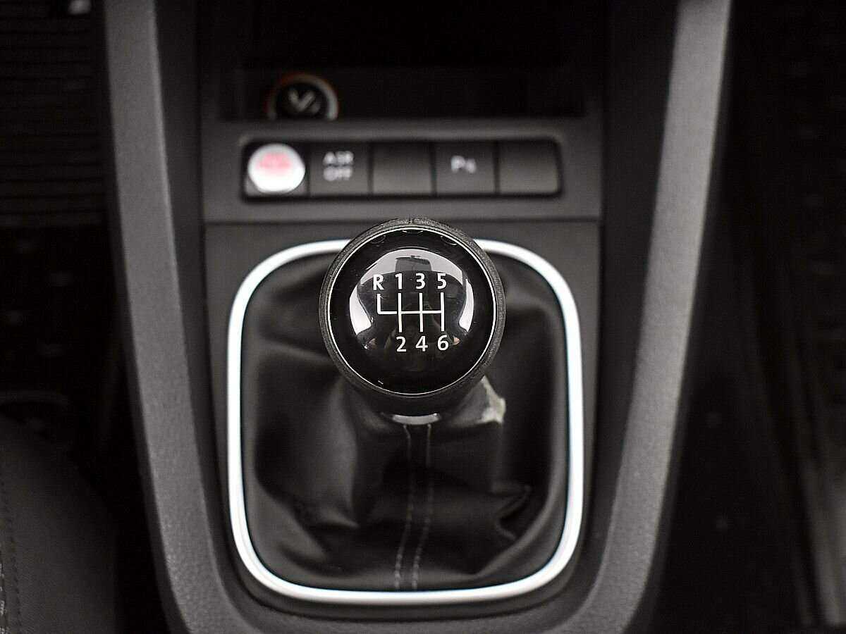 Купить Volkswagen Jetta с пробегом. Фото: #12