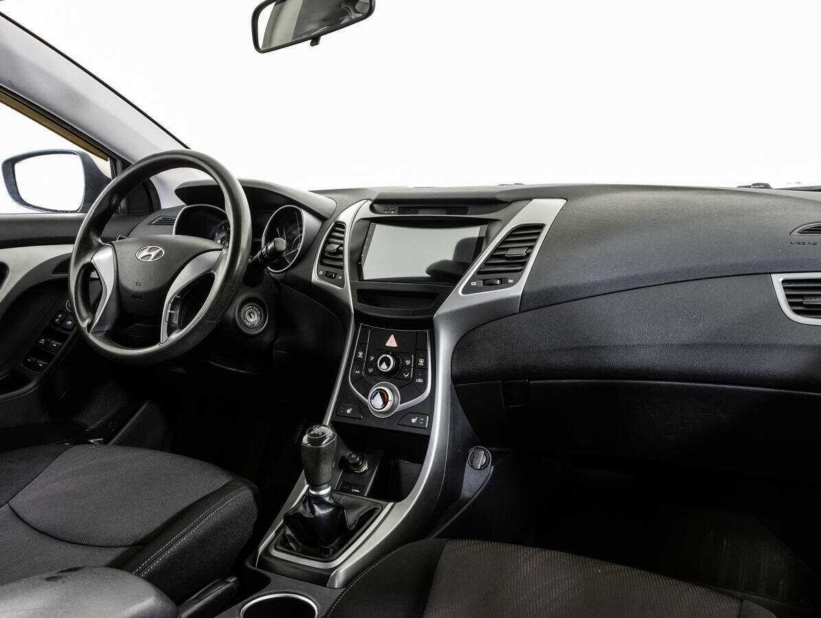 Купить Hyundai Elantra с пробегом. Фото: #8