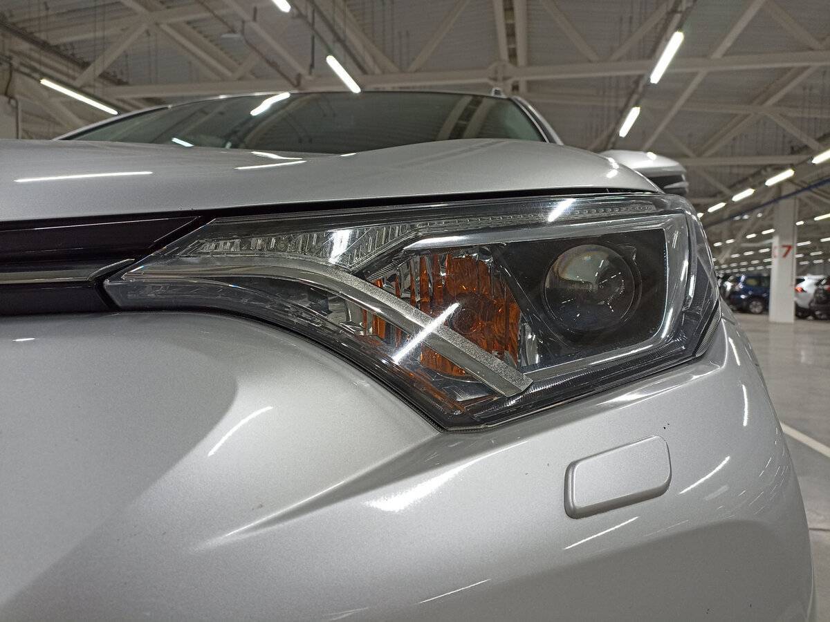 Купить Toyota RAV4 с пробегом. Фото: #16
