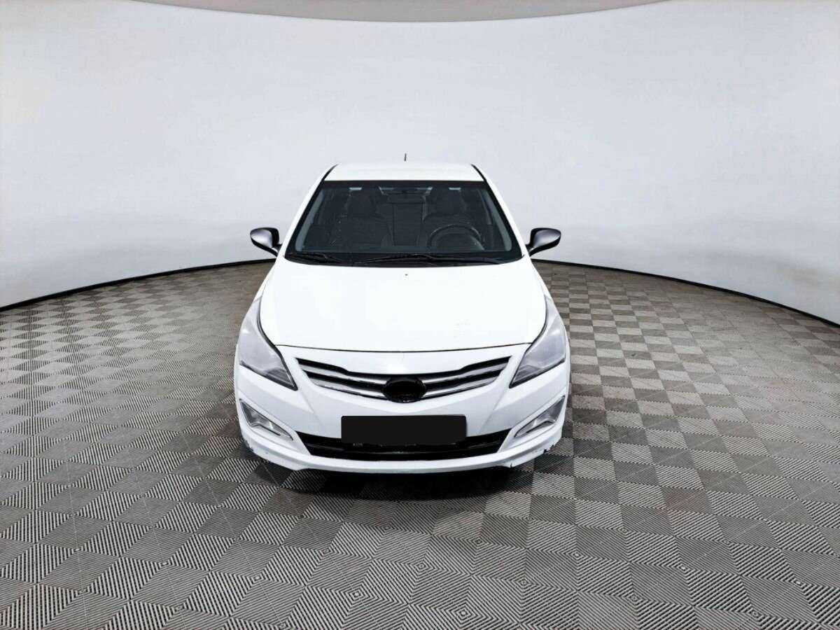 Купить Hyundai Solaris с пробегом. Фото: #1