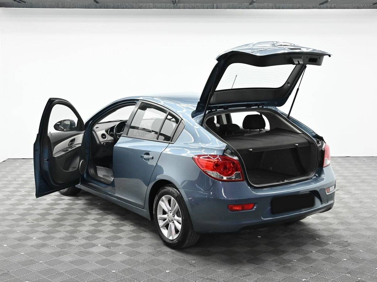Купить Chevrolet Cruze с пробегом. Фото: #4