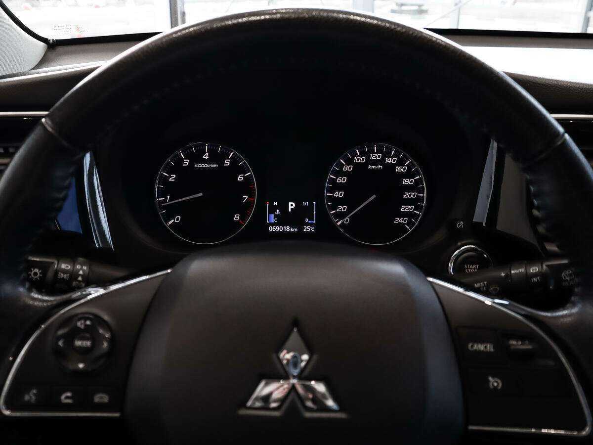 Купить Mitsubishi Outlander с пробегом. Фото: #17