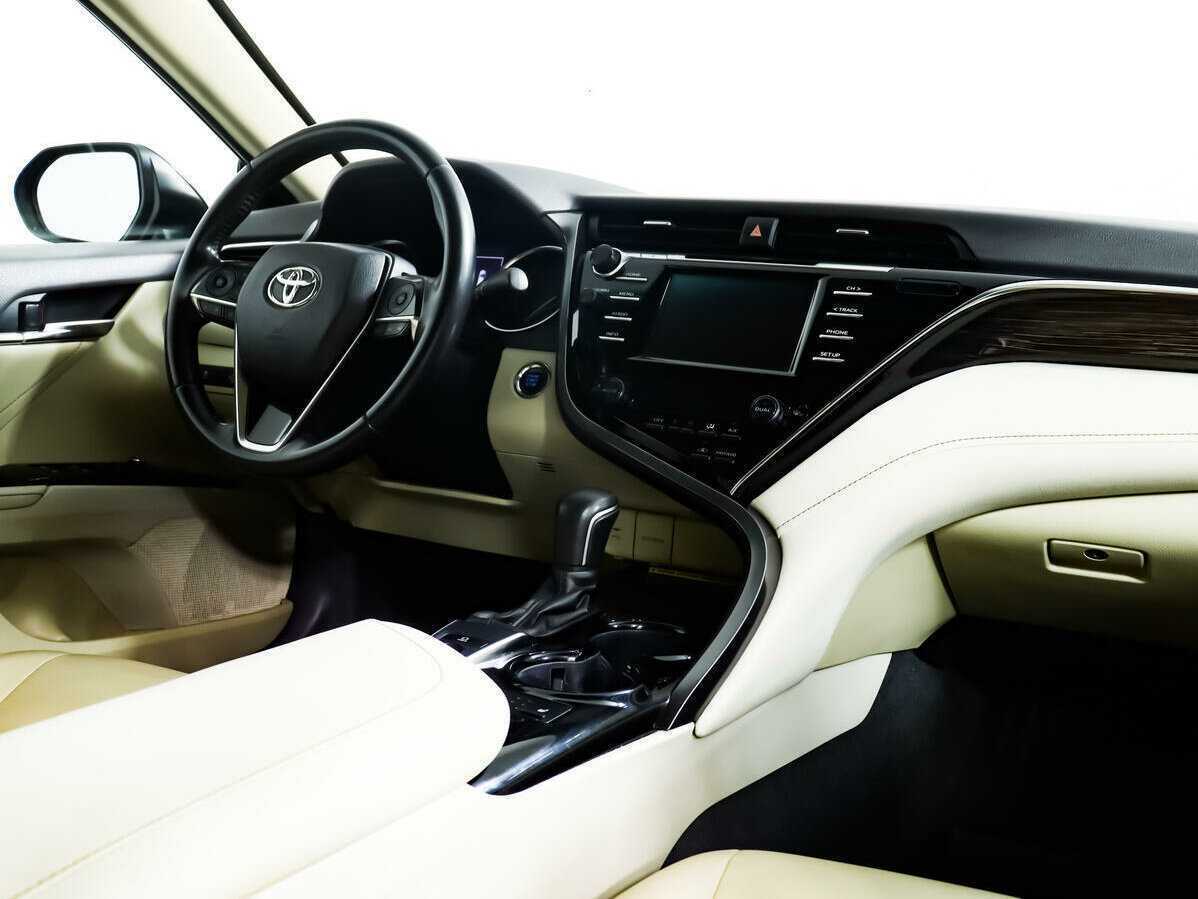 Купить Toyota Camry с пробегом. Фото: #8