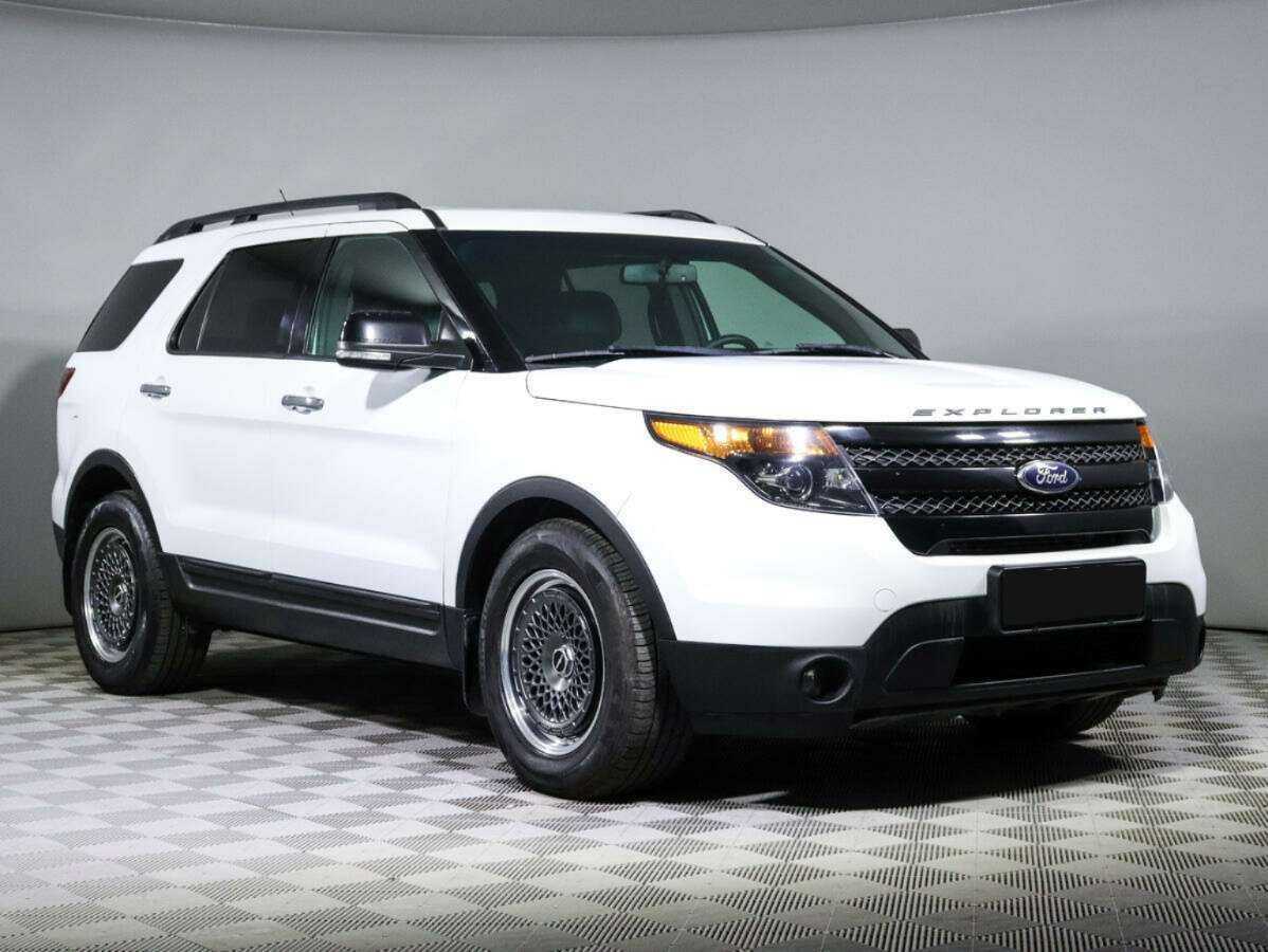 Купить Ford Explorer с пробегом. Фото: #2