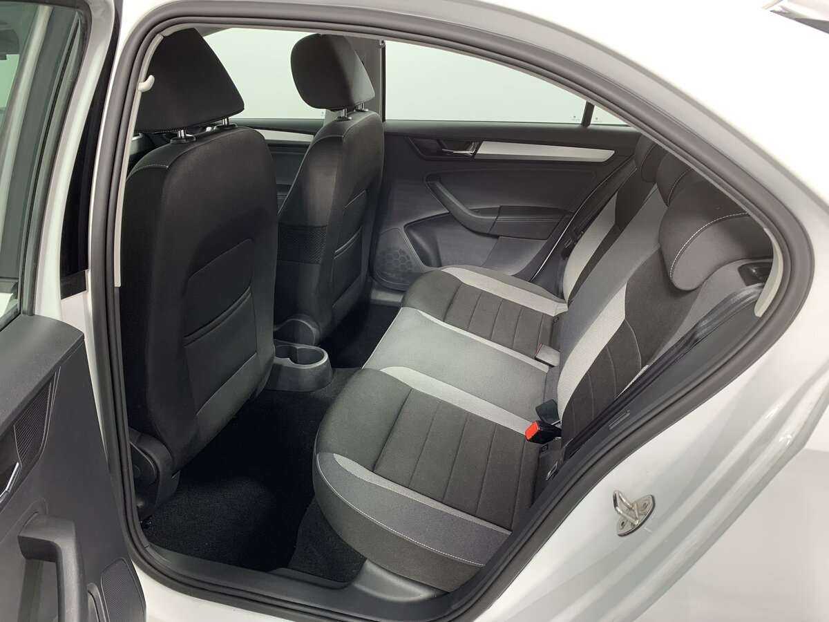 Купить Skoda Rapid с пробегом. Фото: #9