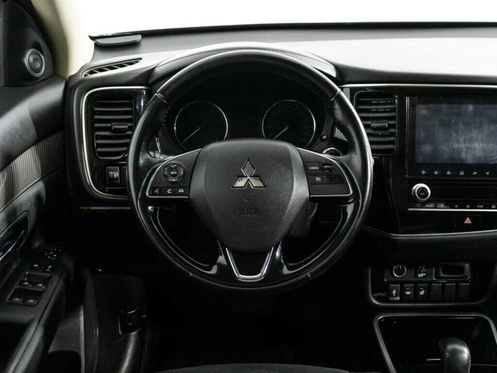 Купить Mitsubishi Outlander с пробегом. Фото: #19