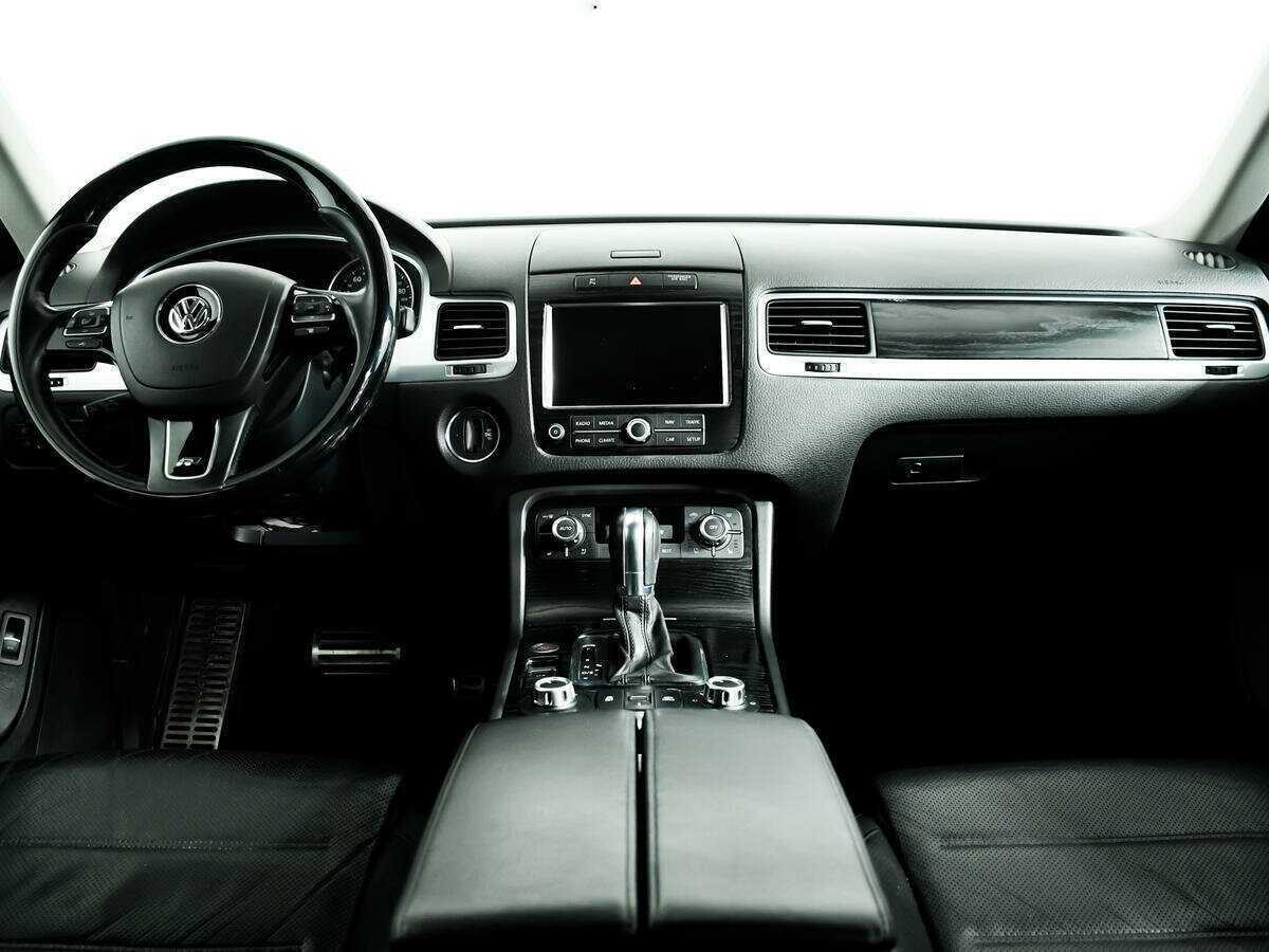 Купить Volkswagen Touareg с пробегом. Фото: #10