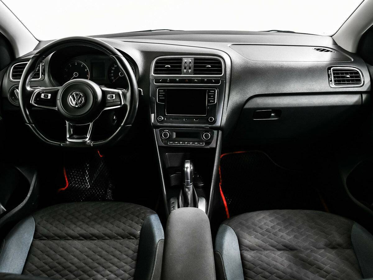 Купить Volkswagen Polo с пробегом. Фото: #10