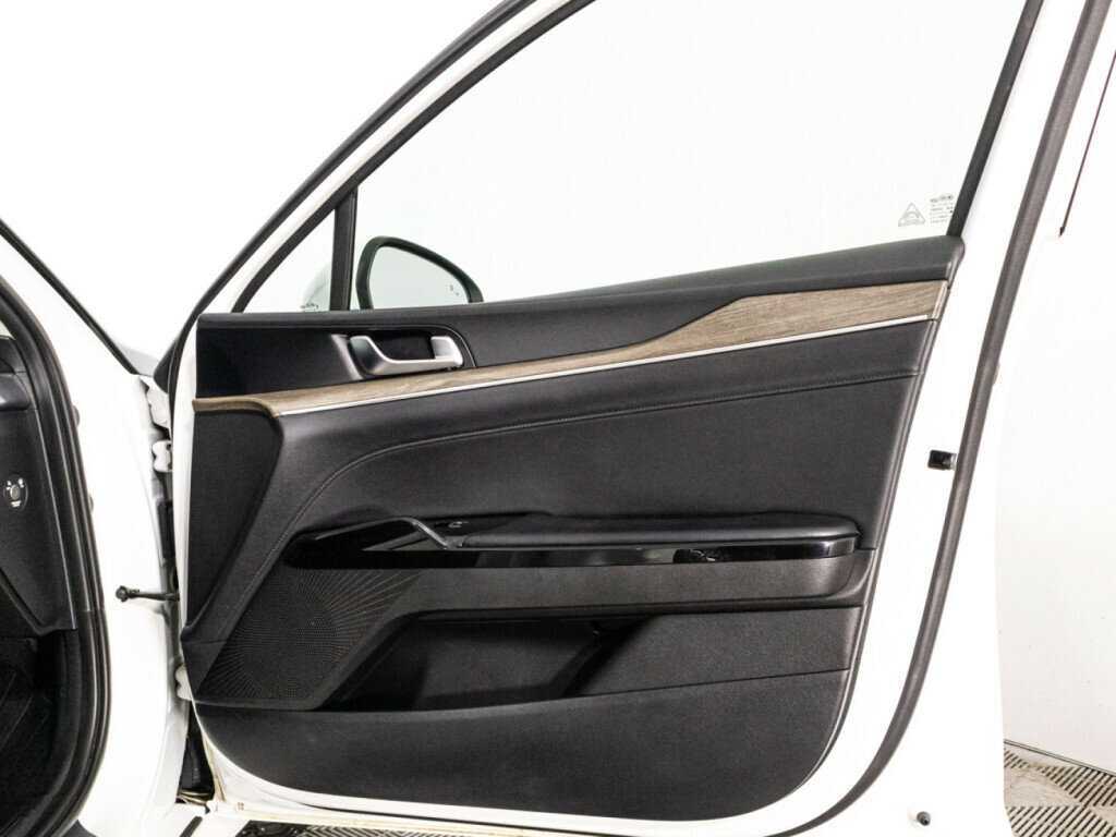 Купить Kia K5 с пробегом. Фото: #26