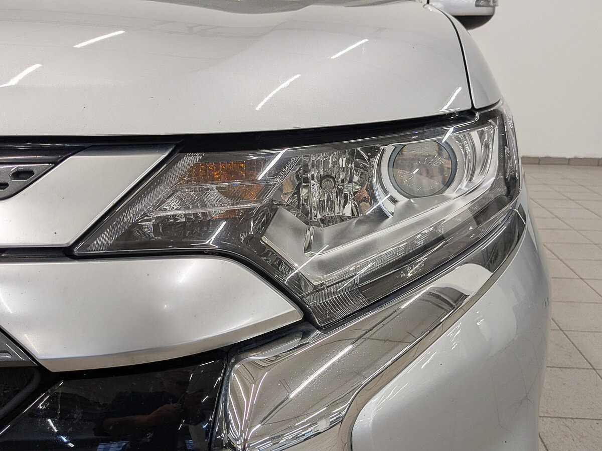 Купить Mitsubishi Outlander с пробегом. Фото: #10